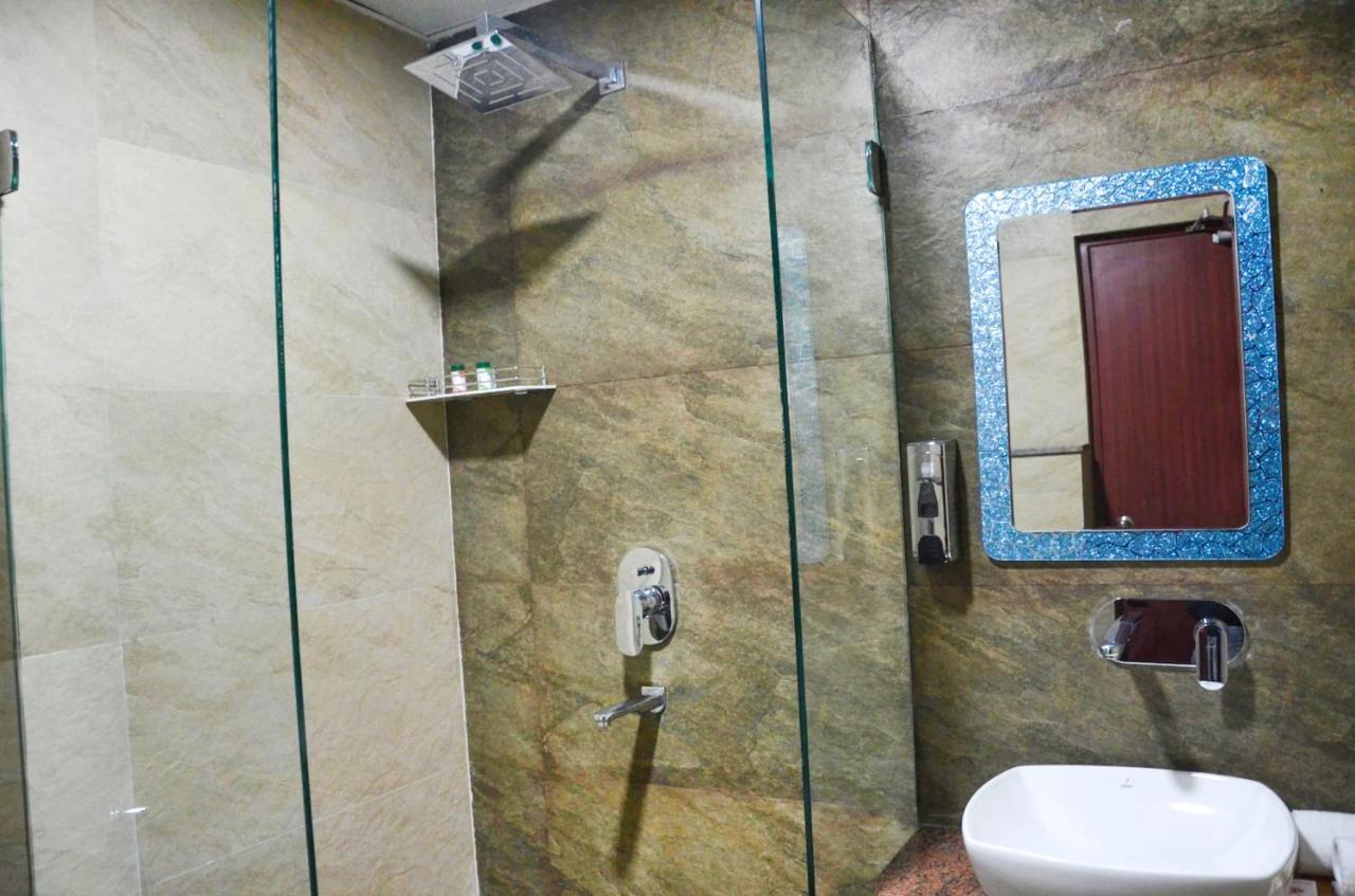 Fabhotel Roselle Inn Lucknow Zewnętrze zdjęcie
