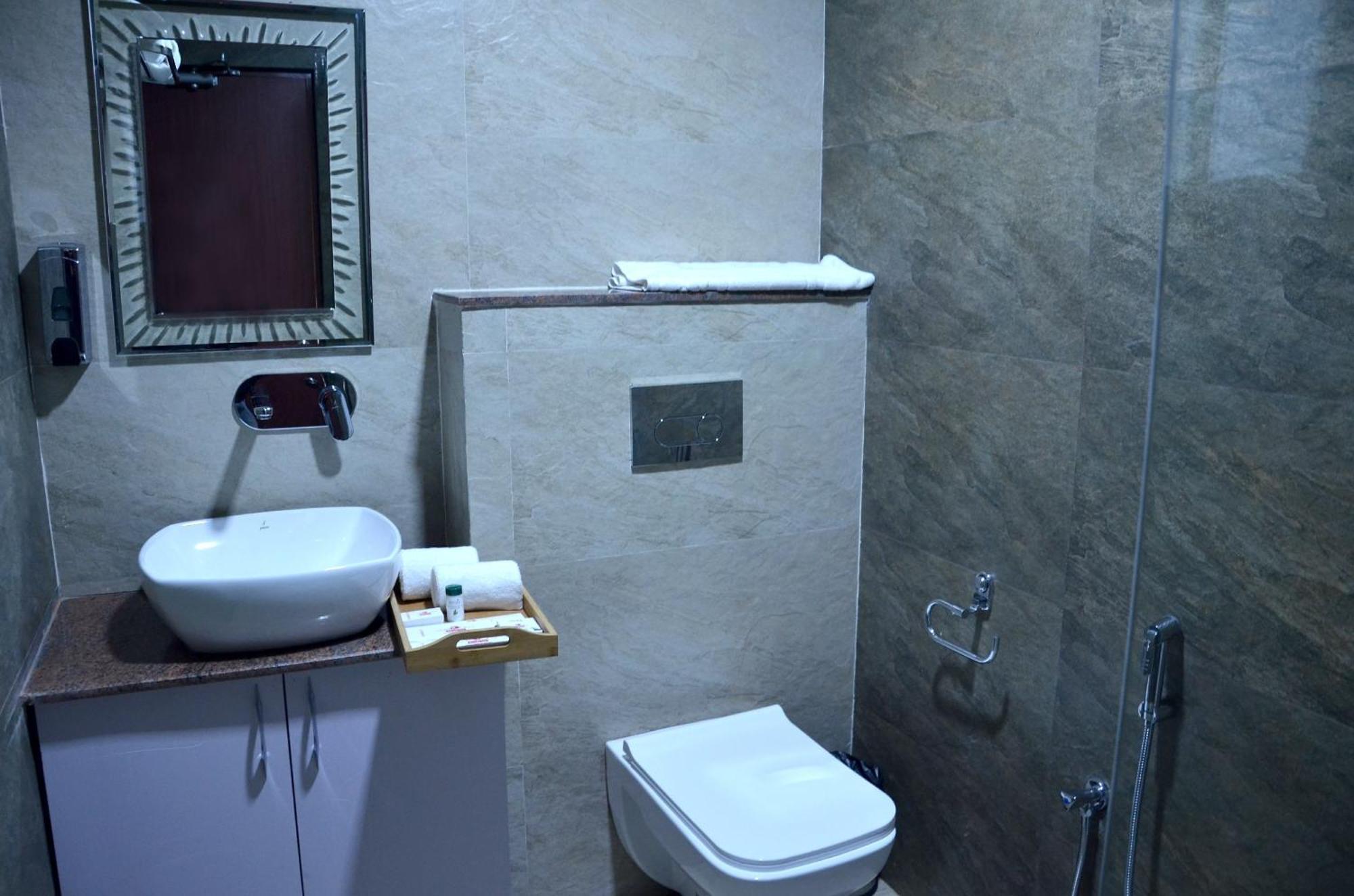 Fabhotel Roselle Inn Lucknow Zewnętrze zdjęcie